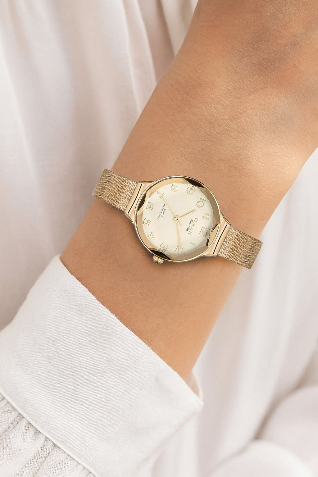 Omax Analog Champange Dial Golden Steel Watch for Women-00FMB008Q001