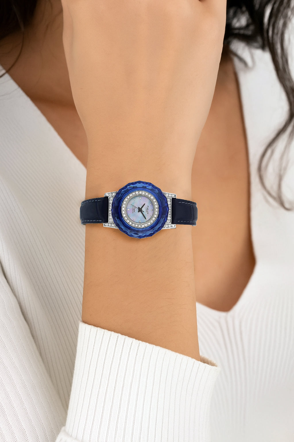 Omax Analog Blue Dial Designer Watch for Girls- TS157