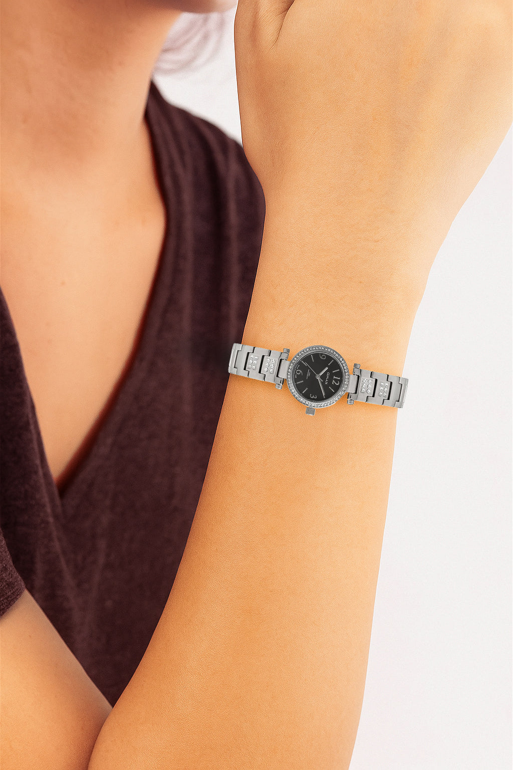 Omax BlackDial With Silver Stainless Steel Bracelet Style Strap Watch for Women-LS286