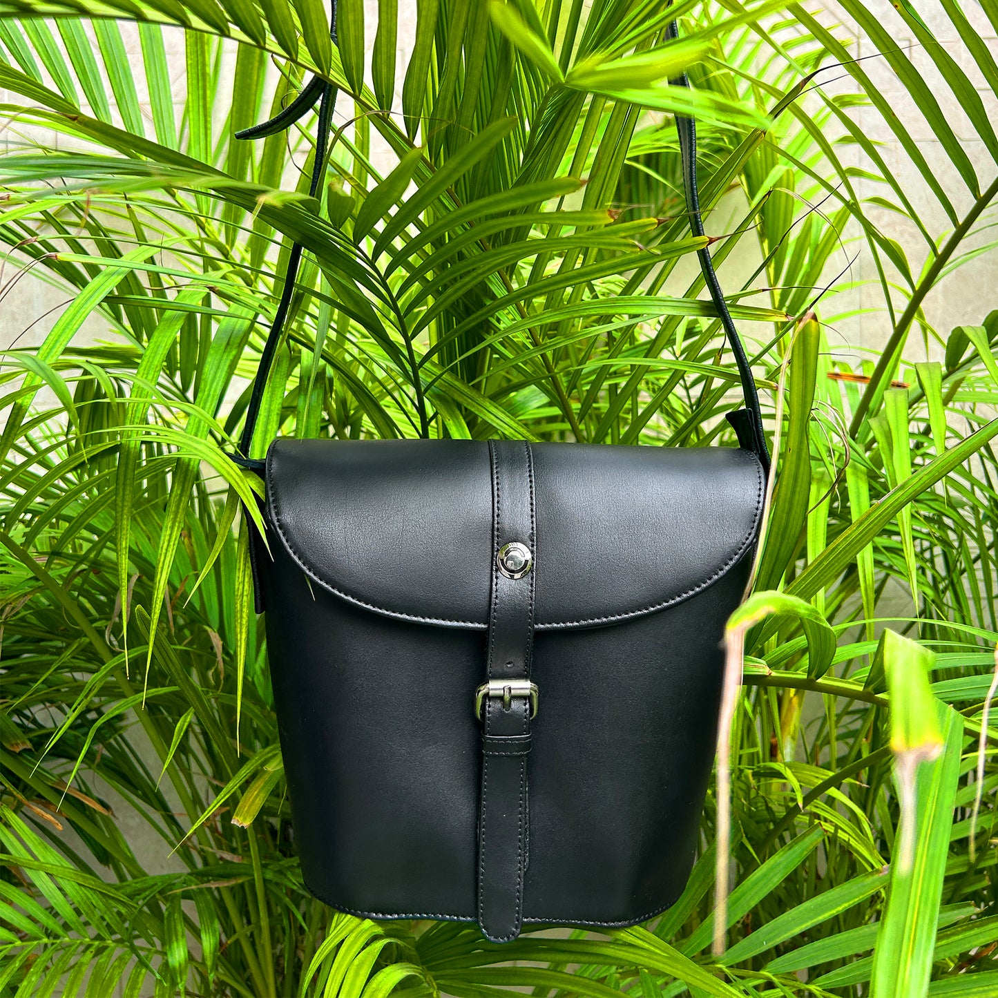 Omax Black Color Genuine Leather Sling Handbag for Women FL54