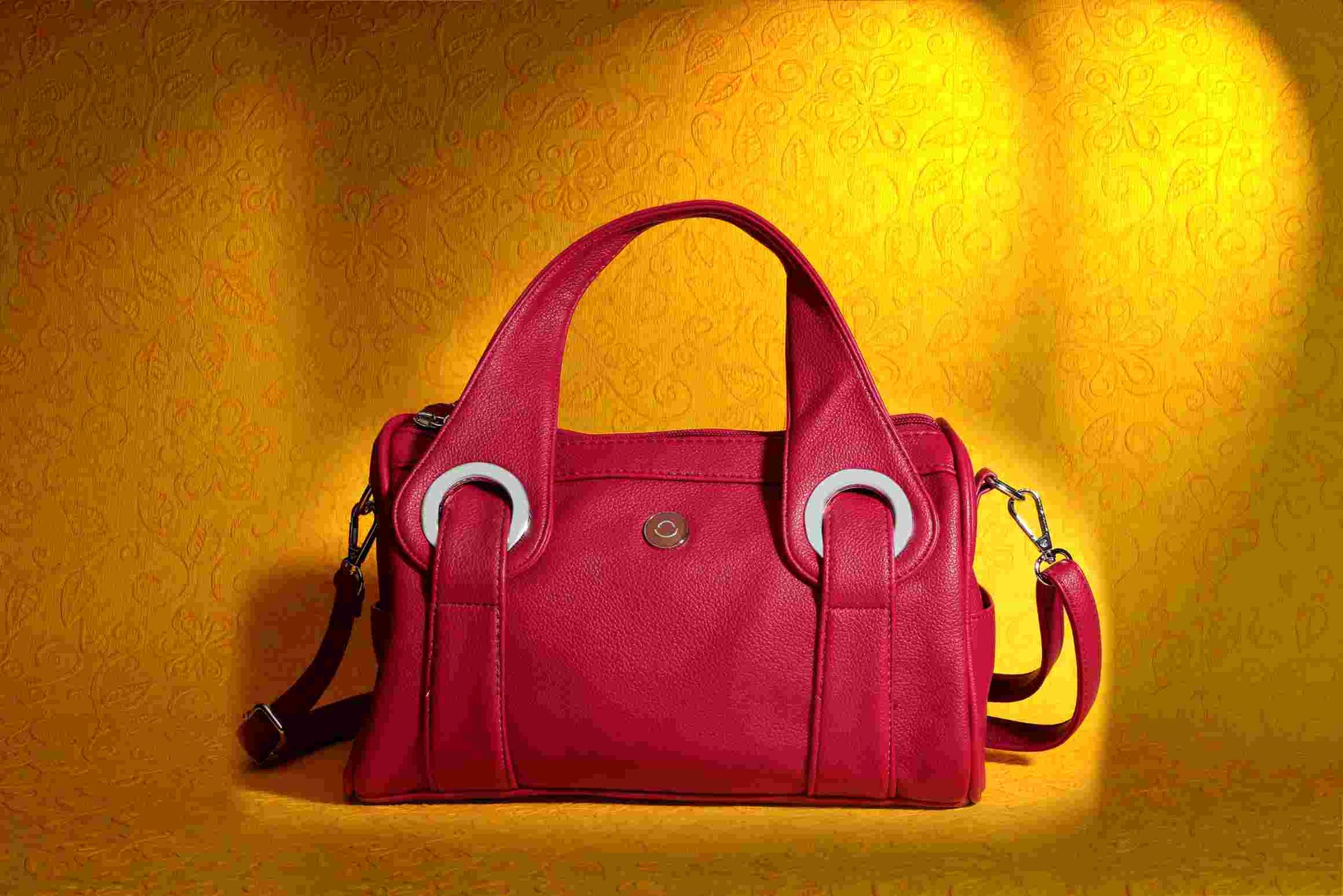Omax S01 Red Shoulder Bag – Angle View with Sling Strap