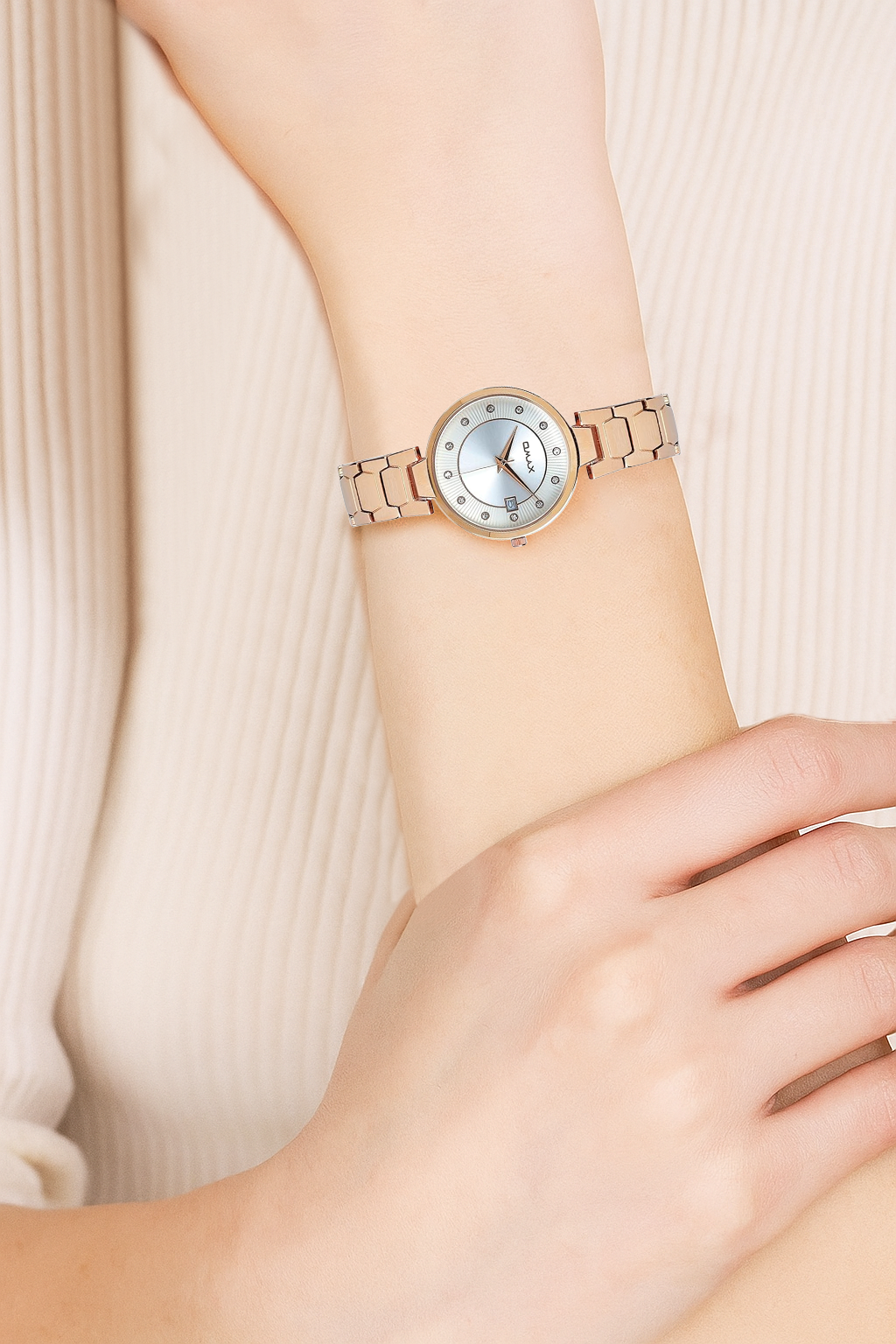Omax Silver Dial Stainless Steel Rose Gold  Watch for Women LS192